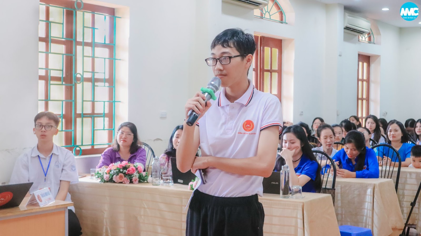 Nhấn để phóng to